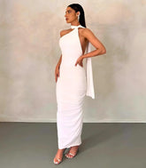 Vestido longo de festa ombro só com fenda e drapeado, elegância para casamentos e formaturas. Disponível na loja Anellimn  com caimento impecável.